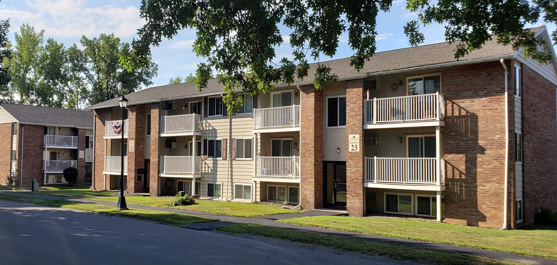 Apartments In Utica NY - Apartments For Rent Candlewyck Apartments | Barrington Residential